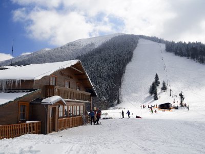 Chata na Grúni s lyžiarskym vlekom Poludňový Grúň