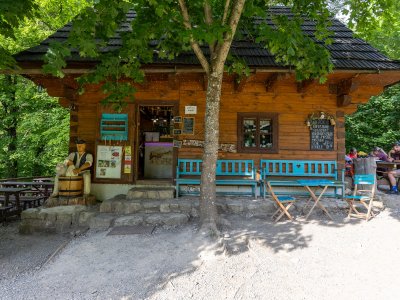 Salaš pod Poludňovou skalou